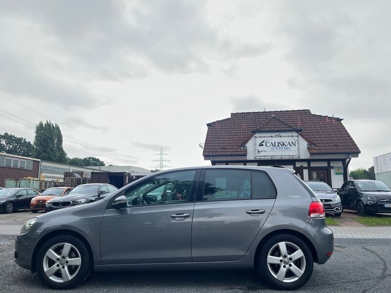 Grau Gebraucht 2010 VW Golf VI Team Limousine | 4.490 € (Fairer Preis) - Bild 1/4