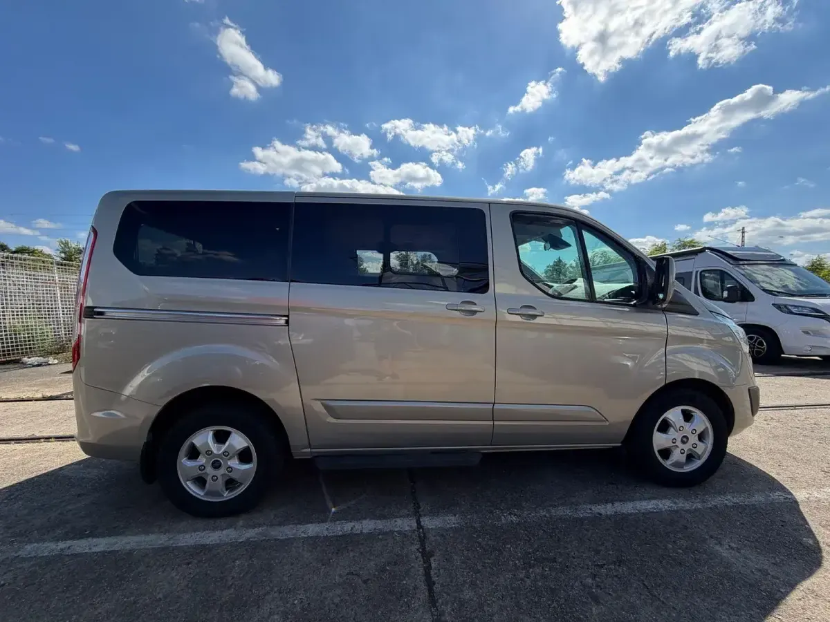 Gebraucht Ford Tourneo Custom 131 PS (96 kW) 2017 Grau Van
