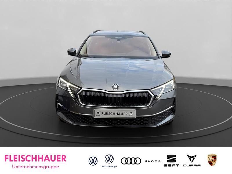 Neu Skoda Octavia Tour 150 PS (110 kW) 2026 Silber Kombi