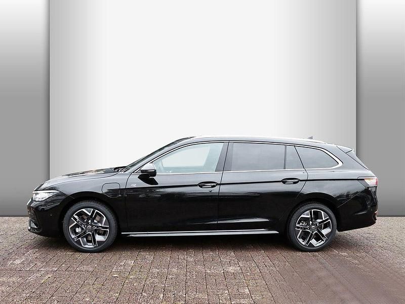 Gebraucht VW Passat R-line 272 PS (200 kW) 2025 Grenadillschwarz metallic Kombi