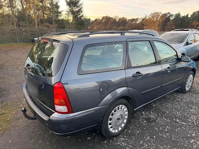 Usata Ford Focus 101 CV (74 kW) 2004 Grigio Station wagon