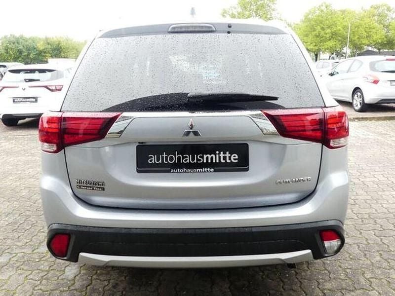 Gebraucht Mitsubishi Outlander Edition+ 150 PS (110 kW) 2018 Silber SUV