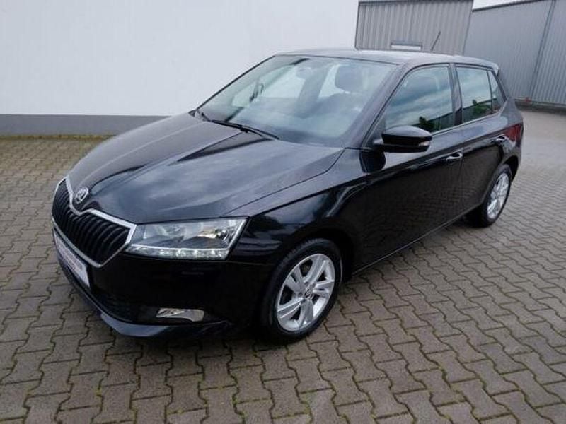Schwarz Gebraucht 2021 Skoda Fabia Ambition Limousine | 11.999 € (Guter Preis) - Bild 1/4