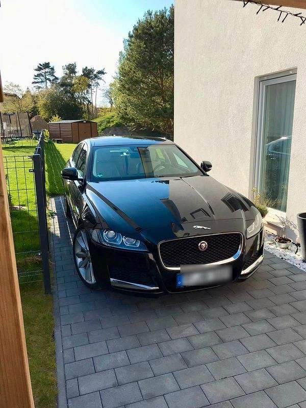 Gebraucht Jaguar XF 179 PS (131 kW) 2016 Schwarz Limousine