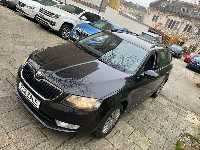 Schwarz Gebraucht 2013 Skoda Octavia Kombi | 5.488 € (Fairer Preis) - Bild 1/4