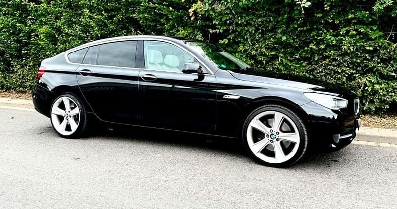 Saphirschwarz Gebraucht 2009 BMW 550 Limousine | 10.790 € (Superpreis) - Bild 1/4
