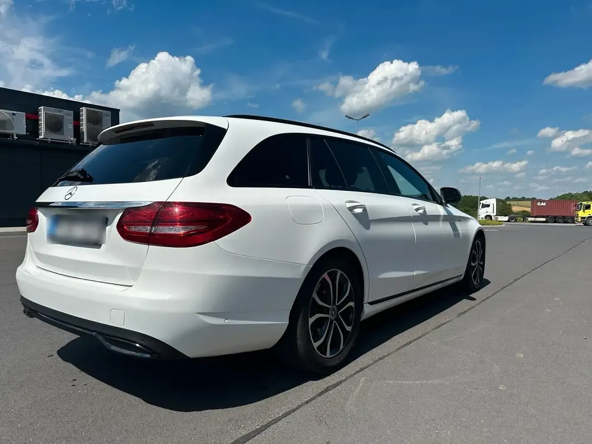 Gebraucht Mercedes C200 Night 140 PS (102 kW) 2017 Weiß Kombi