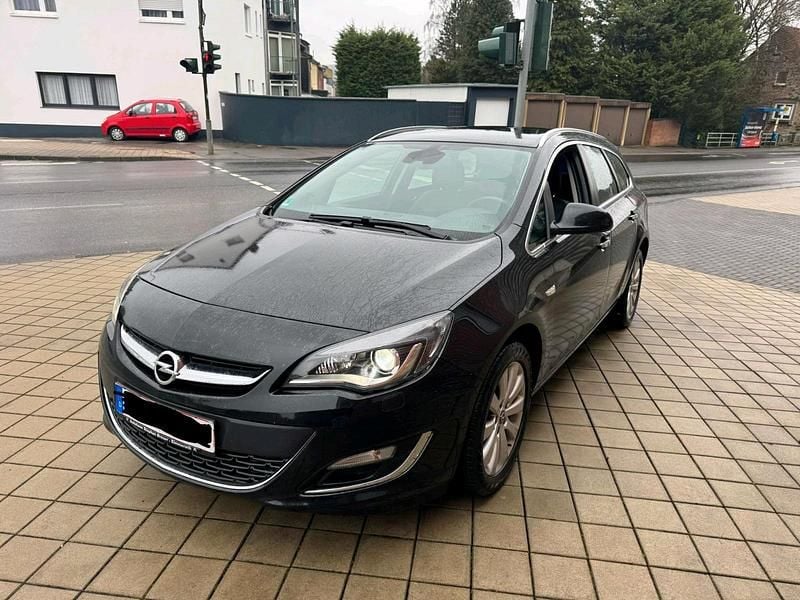 Gebraucht Opel Astra Sport 131 PS (96 kW) 2013 Schwarz Kombi