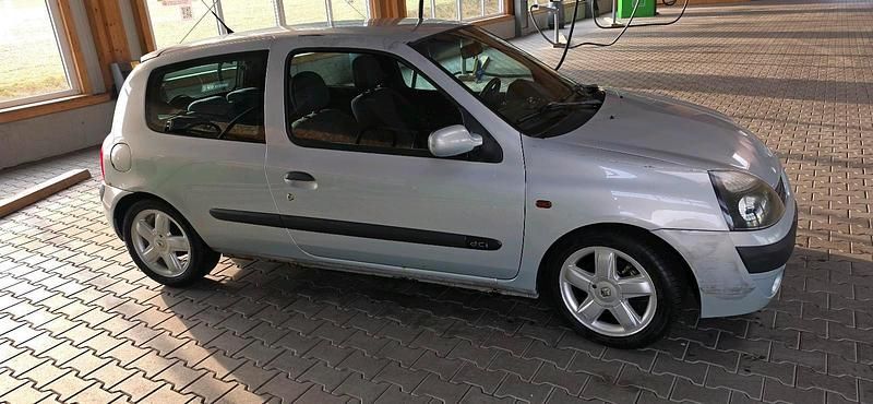 Gebraucht Renault Clio II 82 PS (60 kW) 2002 Silber Kleinwagen