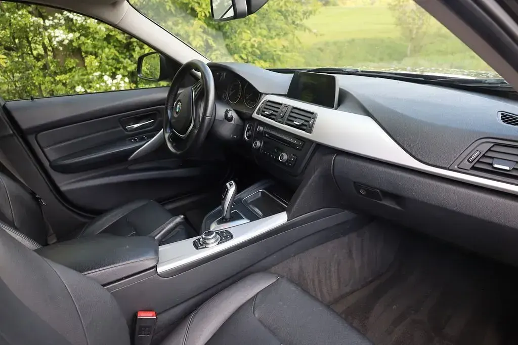 Gebraucht BMW 320 Performance 184 PS (135 kW) 2013 Schwarz Kombi