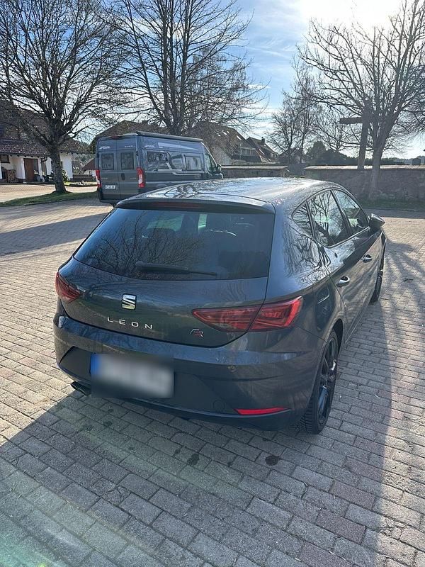 Gebraucht Seat Leon FR 131 PS (96 kW) 2019 Grau Limousine