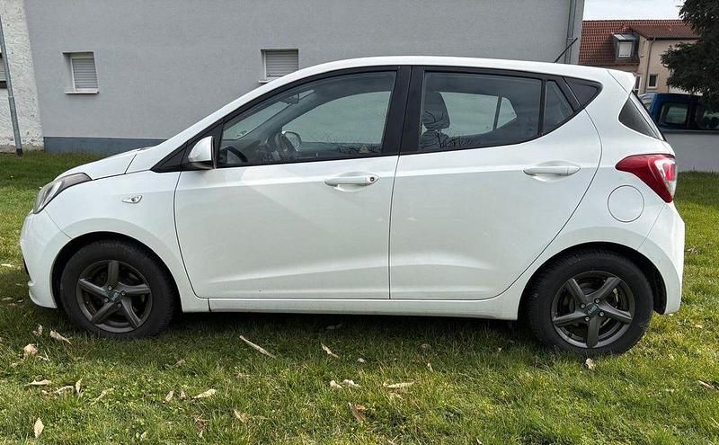 Gebraucht Hyundai i10 YES! 87 PS (63 kW) 2016 Schwarz Kleinwagen