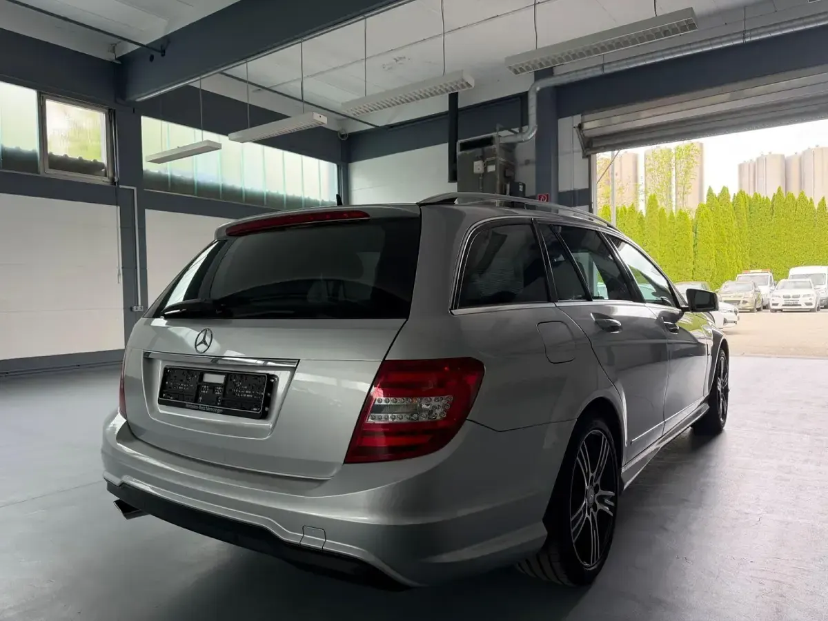 Gebraucht Mercedes C200 AMG 184 PS (135 kW) 2014 Silber Limousine