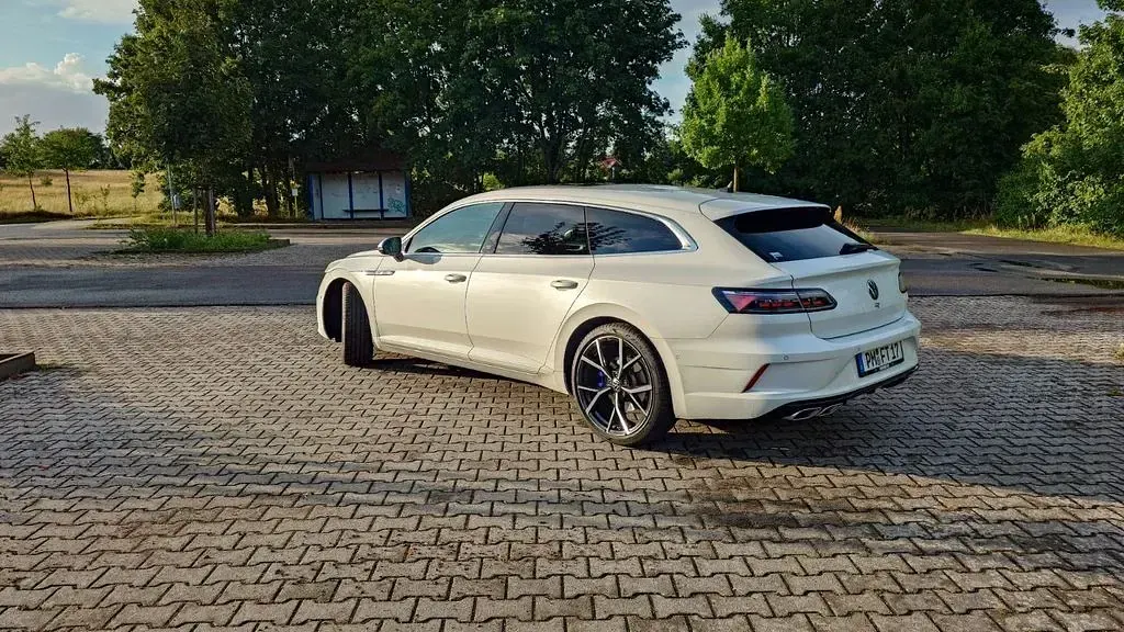 Gebraucht VW Arteon R 320 PS (235 kW) 2023 Weiß Limousine
