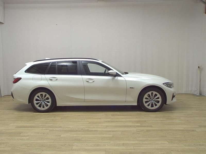 Gebraucht BMW 320e Advantage 204 PS (150 kW) 2021 Weiss Kombi