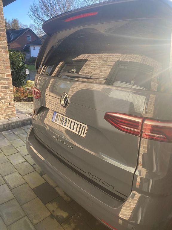 Gebraucht VW Multivan Edition 150 PS (110 kW) 2023 Grau Van