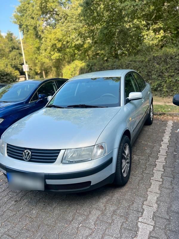 Silber Gebraucht 1999 VW Passat Limousine | 1.100 € (Fairer Preis) - Bild 1/4