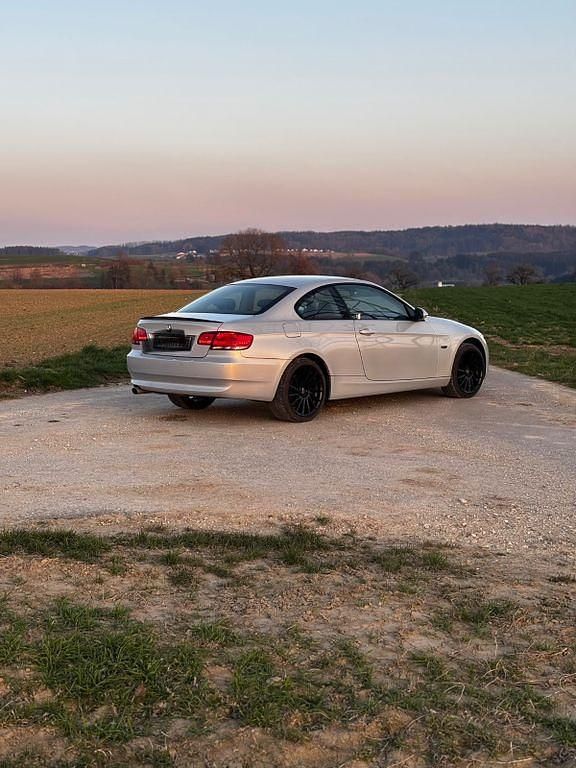Gebraucht BMW 320 170 PS (125 kW) 2007 Silber Coupé