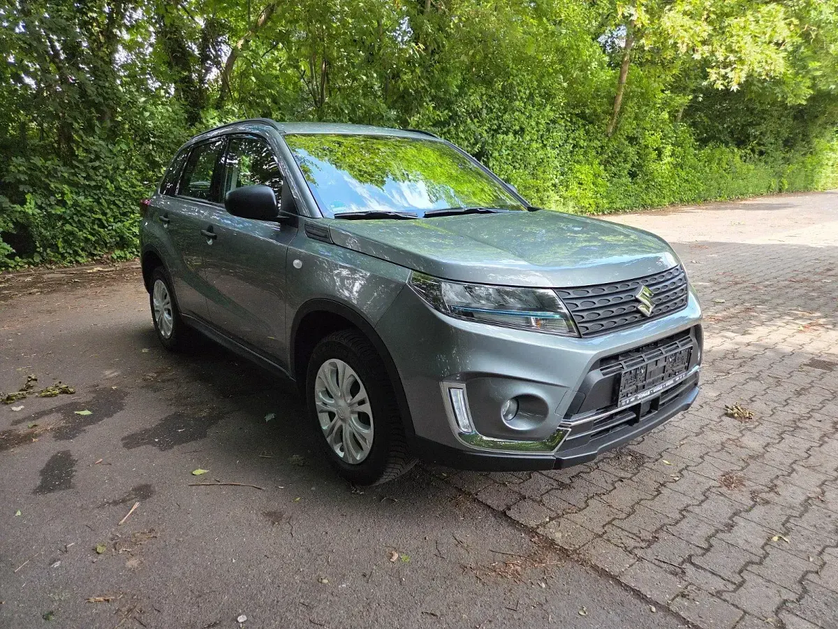 Gebraucht Suzuki Vitara 129 PS (94 kW) 2022 Grau SUV