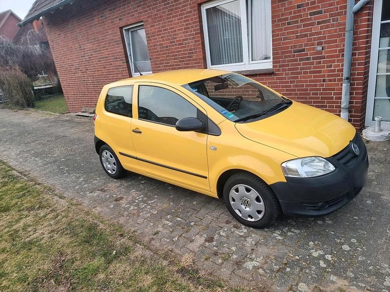 Second-hand VW Fox 54 CP (39 kW) 2009 Galben Hatchback