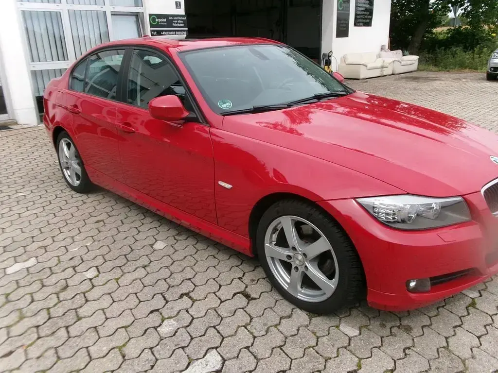Gebraucht BMW 318 Comfort Edition 143 PS (105 kW) 2010 Rot Limousine