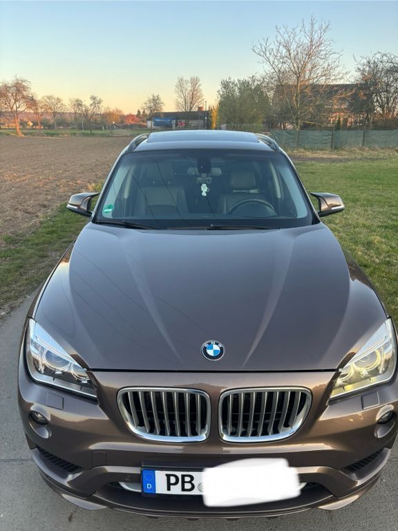 Braun Gebraucht 2013 BMW X1 xLine SUV | 11.750 € (Fairer Preis) - Bild 1/4