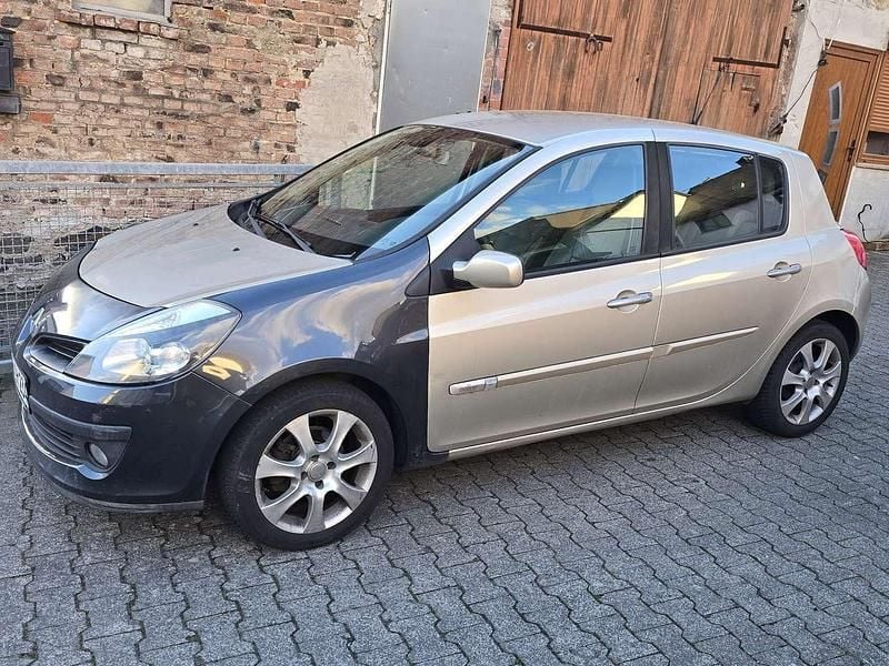 Gebraucht Renault Clio II Initiale 111 PS (81 kW) 2006 Braun Limousine