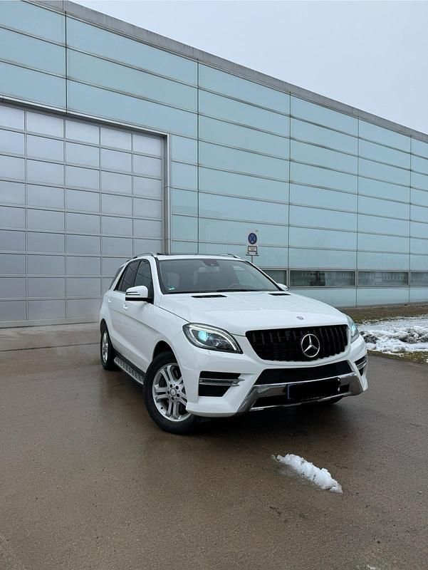 Weiß Gebraucht 2014 Mercedes ML250 AMG SUV | 18.700 € (Guter Preis) - Bild 1/4