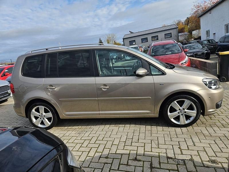 Gebraucht VW Touran Cup 105 PS (77 kW) 2014 Beige Van / Kleinbus