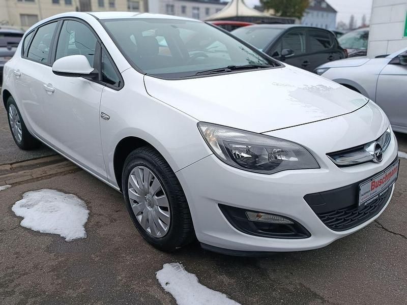 Gebraucht Opel Astra Selection 87 PS (63 kW) 2013 Weiß Limousine