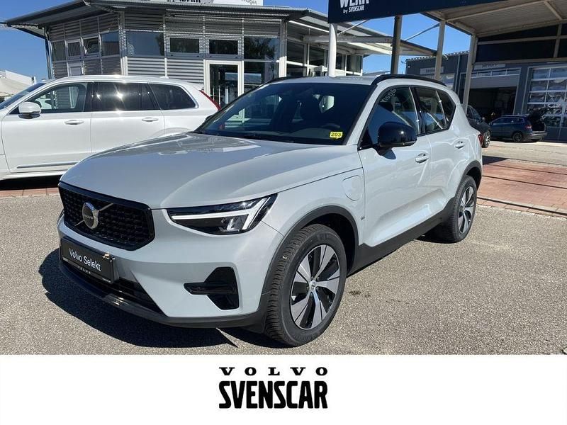 Grau Gebraucht 2023 Volvo XC40 Plus SUV | 38.790 € (Teuer) - Bild 1/4
