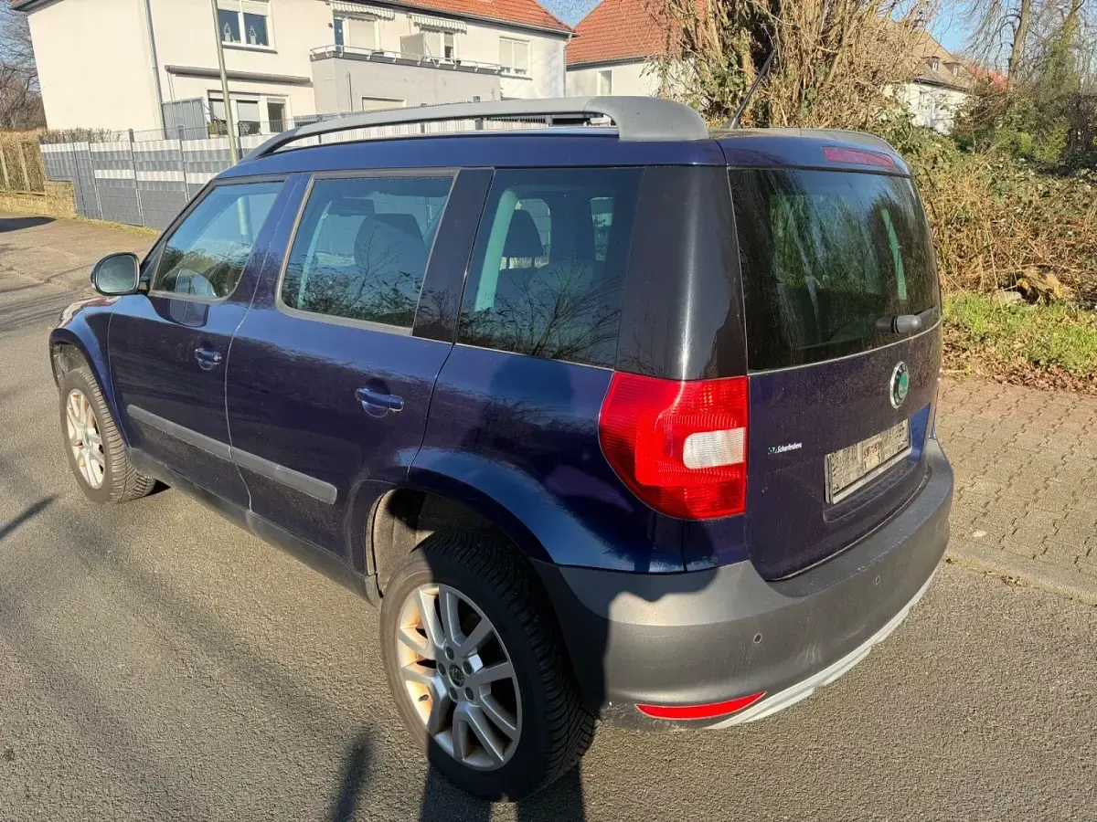 Gebraucht Skoda Yeti Plus Edition 105 PS (77 kW) 2011 Blau SUV