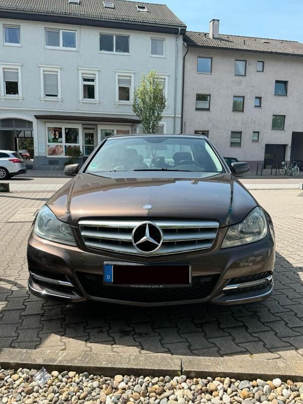 Braun Gebraucht 2012 Mercedes C200 Avantgarde Limousine | 8.000 € (Fairer Preis) - Bild 1/4