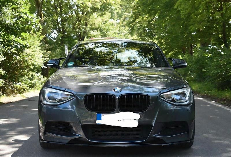 Grau Gebraucht 2014 BMW M135 Performance Kleinwagen | 18.900 € (Fairer Preis) - Bild 1/4