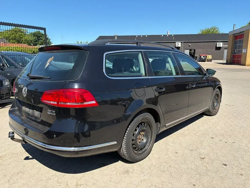 Gebraucht VW Passat 140 PS (102 kW) 2012 Schwarz Limousine