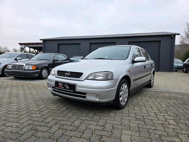Gebraucht Opel Astra 101 PS (74 kW) 1998 Silber Limousine