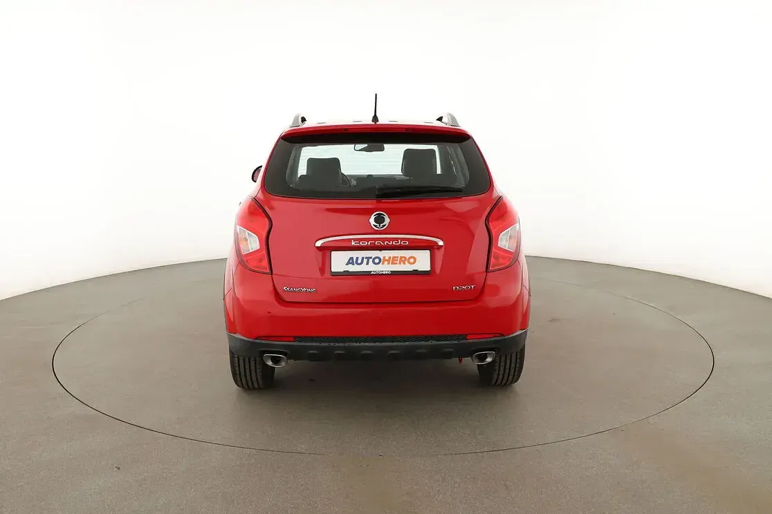 Gebraucht SsangYong Korando Quartz 150 PS (110 kW) 2016 Rot SUV