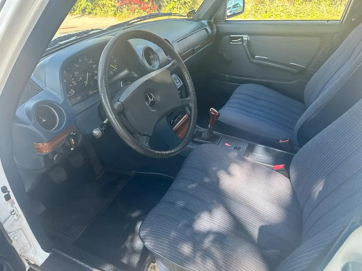 Gebraucht Mercedes 200 109 PS (80 kW) 1983 Weiß Limousine