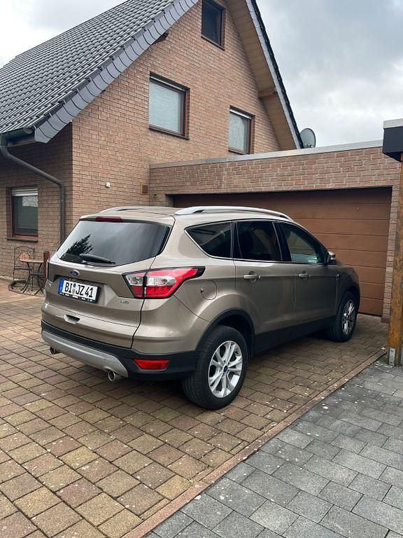Gebraucht Ford Kuga 150 PS (110 kW) 2019 Beige SUV