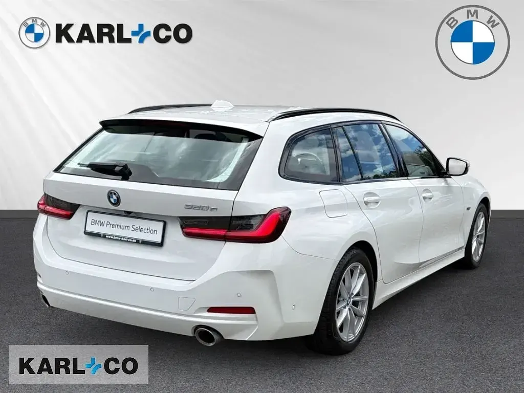 Gebraucht BMW 320e Shadowline 204 PS (150 kW) 2023 Weiss Kombi