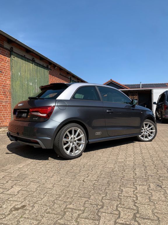 Grau Gebraucht 2014 Audi A1 Sport Kleinwagen | 10.490 € (Guter Preis) - Bild 1/4