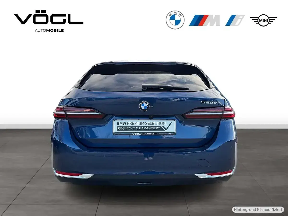Gebraucht BMW 520 Sport Line 197 PS (144 kW) 2024 Phytonicblau Kombi