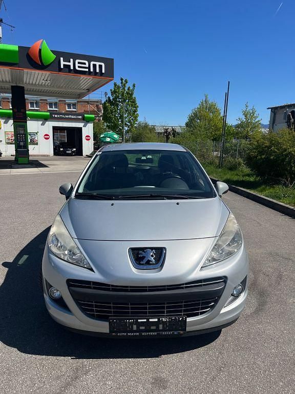 Gebraucht Peugeot 207 Tendance 95 PS (69 kW) 2011 Grau Limousine