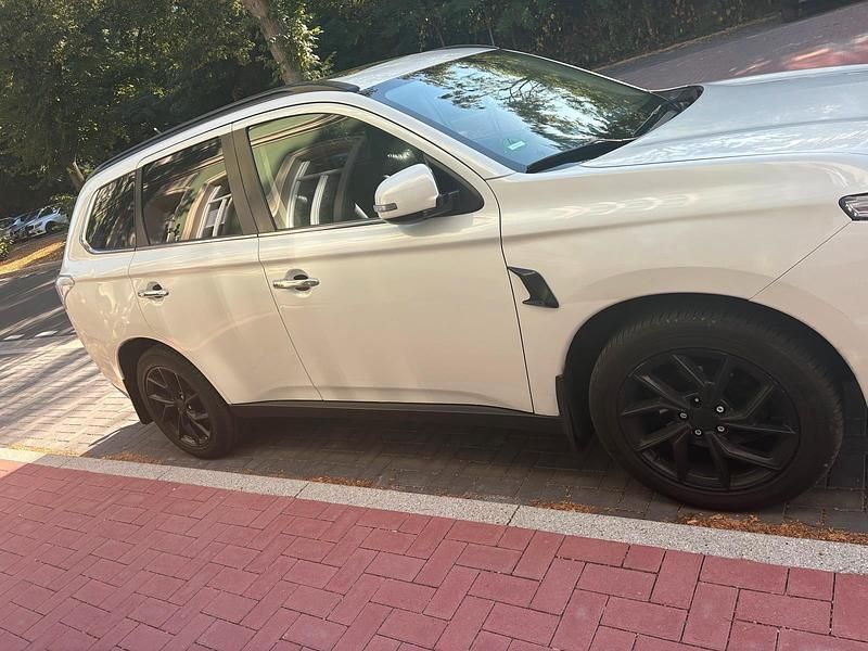 Weiß Gebraucht 2013 Mitsubishi Outlander SUV | 7.100 € - Bild 1/4
