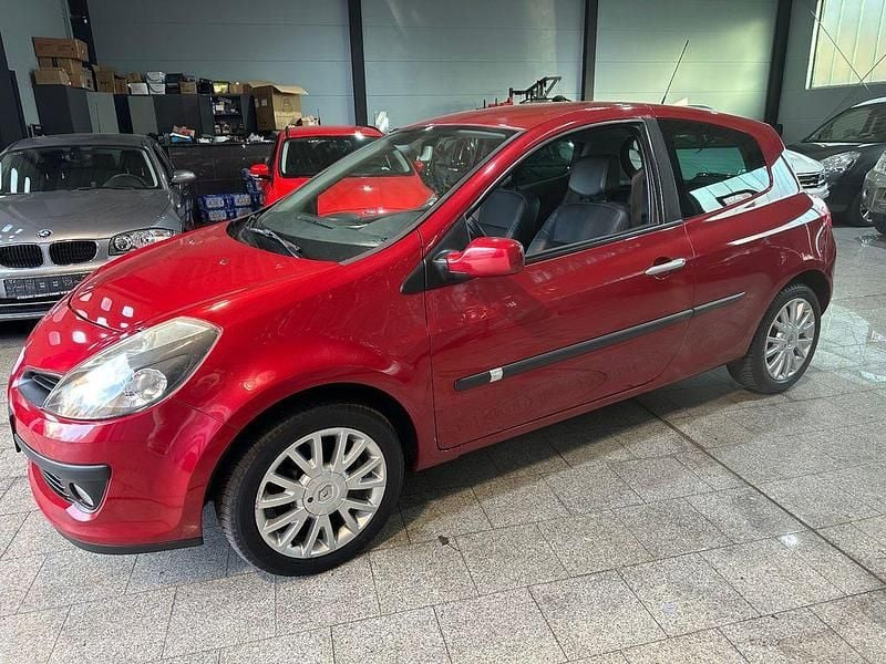 Gebraucht Renault Clio III Exception 101 PS (74 kW) 2009 Rot Limousine