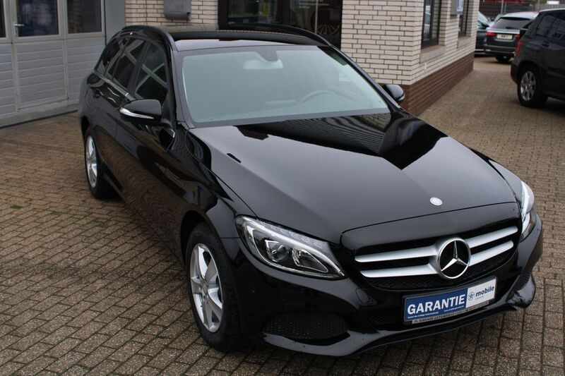 Schwarz Gebraucht 2015 Mercedes C180 Limousine | 18.900 € (Fairer Preis) - Bild 1/4