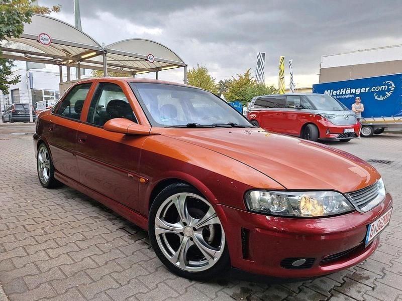 Blau Gebraucht 1998 Opel Vectra Kleinwagen | 1.650 € - Bild 1/4