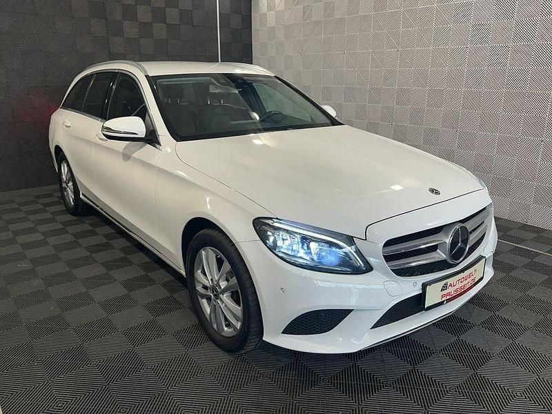 Gebraucht Mercedes C220 Avantgarde 194 PS (142 kW) 2019 Weiß Limousine