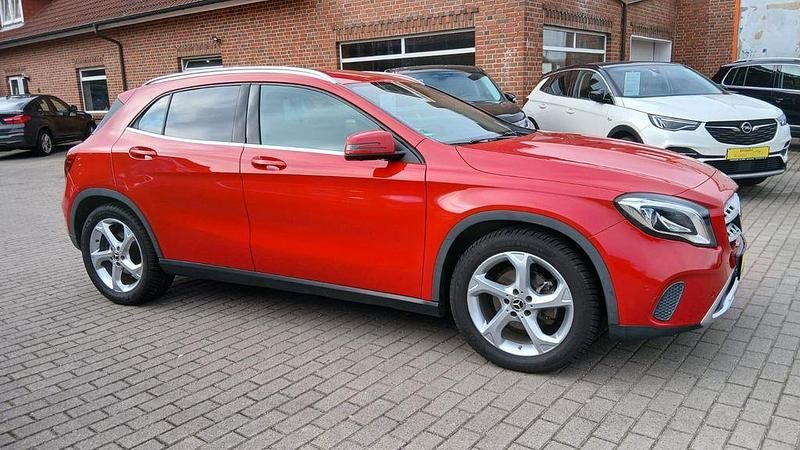 Gebraucht Mercedes GLA200 156 PS (114 kW) 2018 Rot SUV