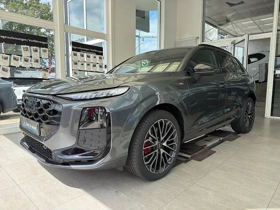 Gebraucht Audi Q3 S-Line 265 PS (194 kW) 2026 Grau SUV